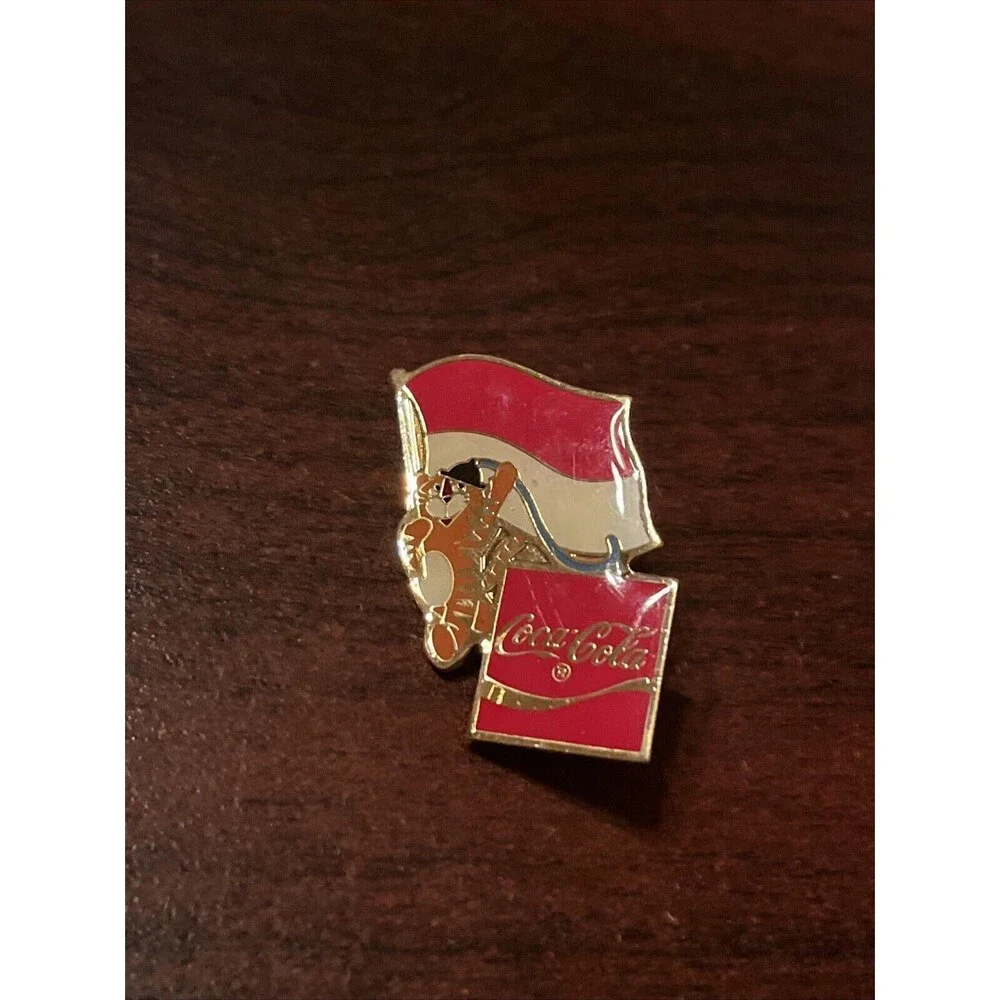 Vintage 1988 Seoul Olympics‎ Coca Cola Hodori Tiger Indonesia Flag Lapel Pin